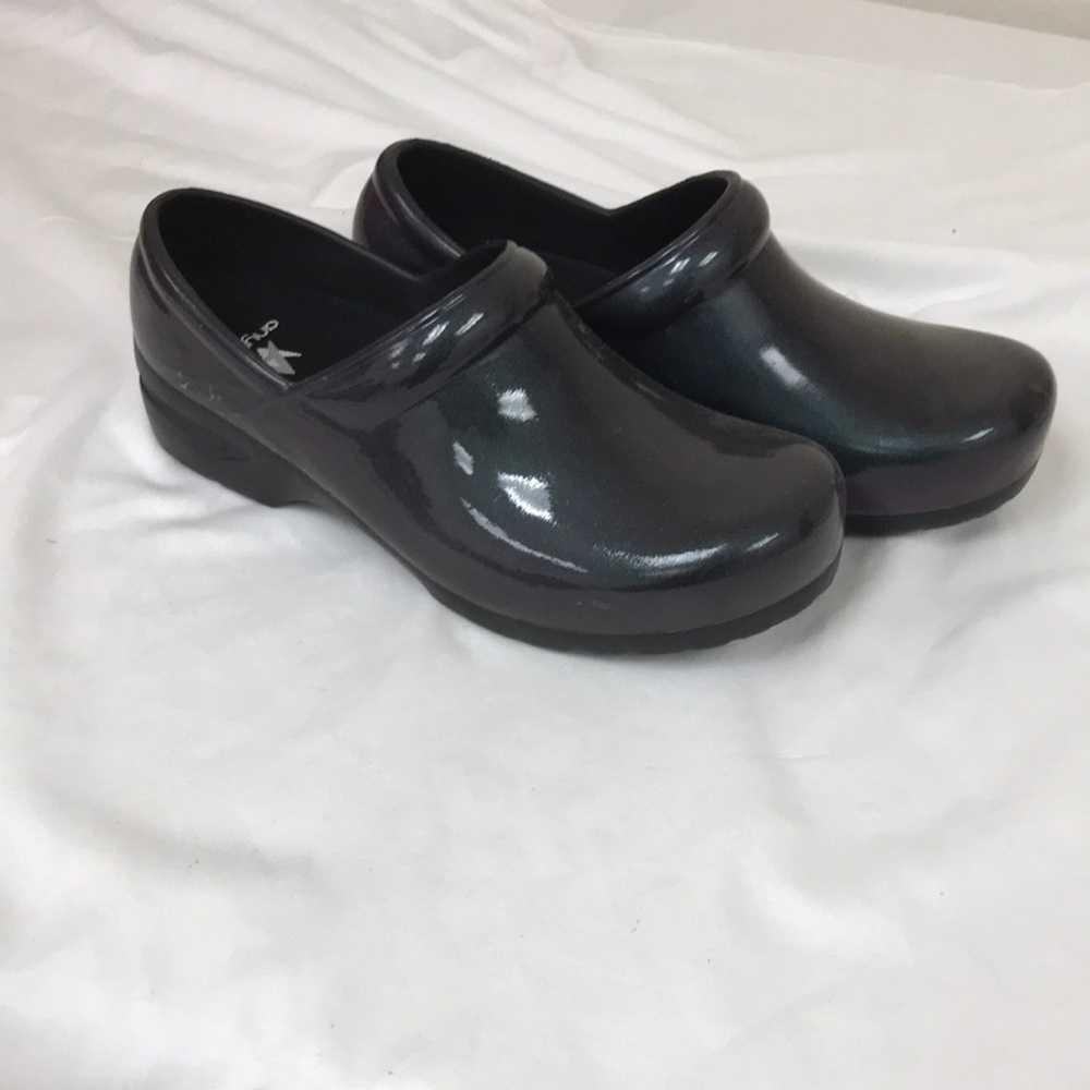 Clogs​